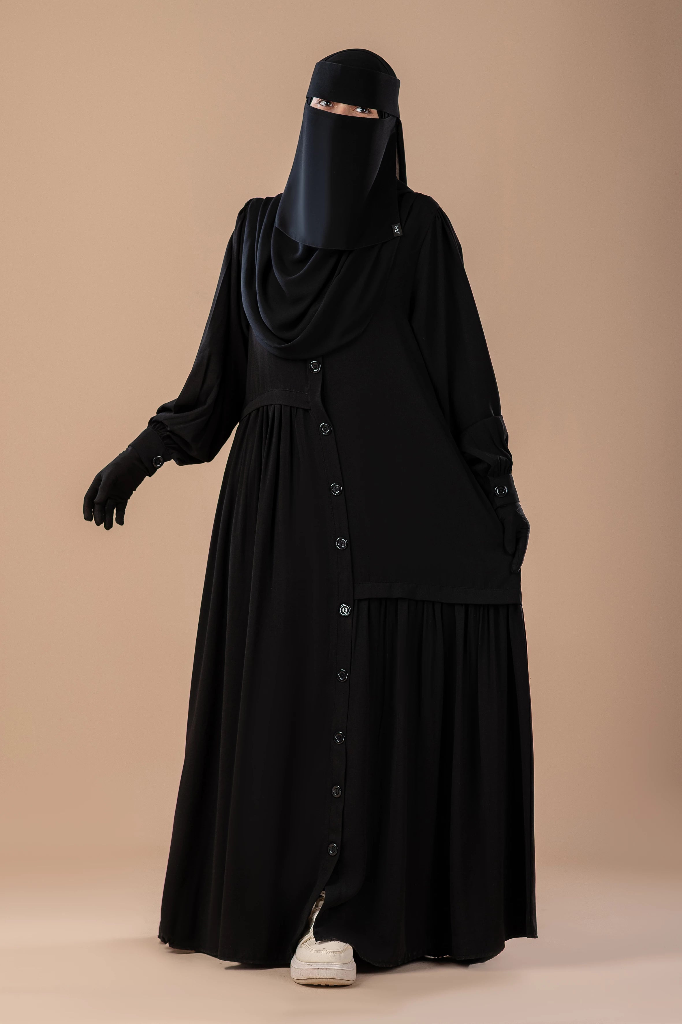 عباية  لارا