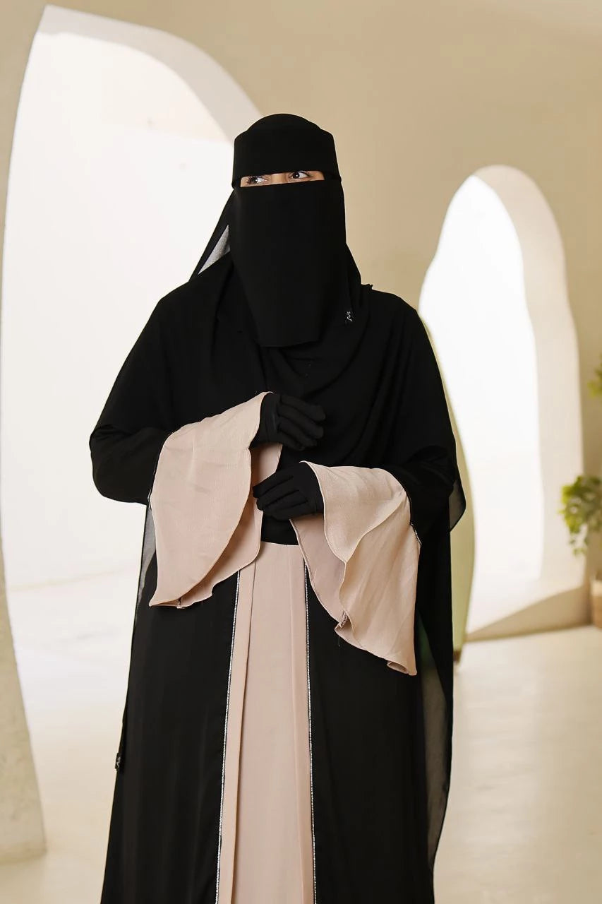 عباية  سيليا
