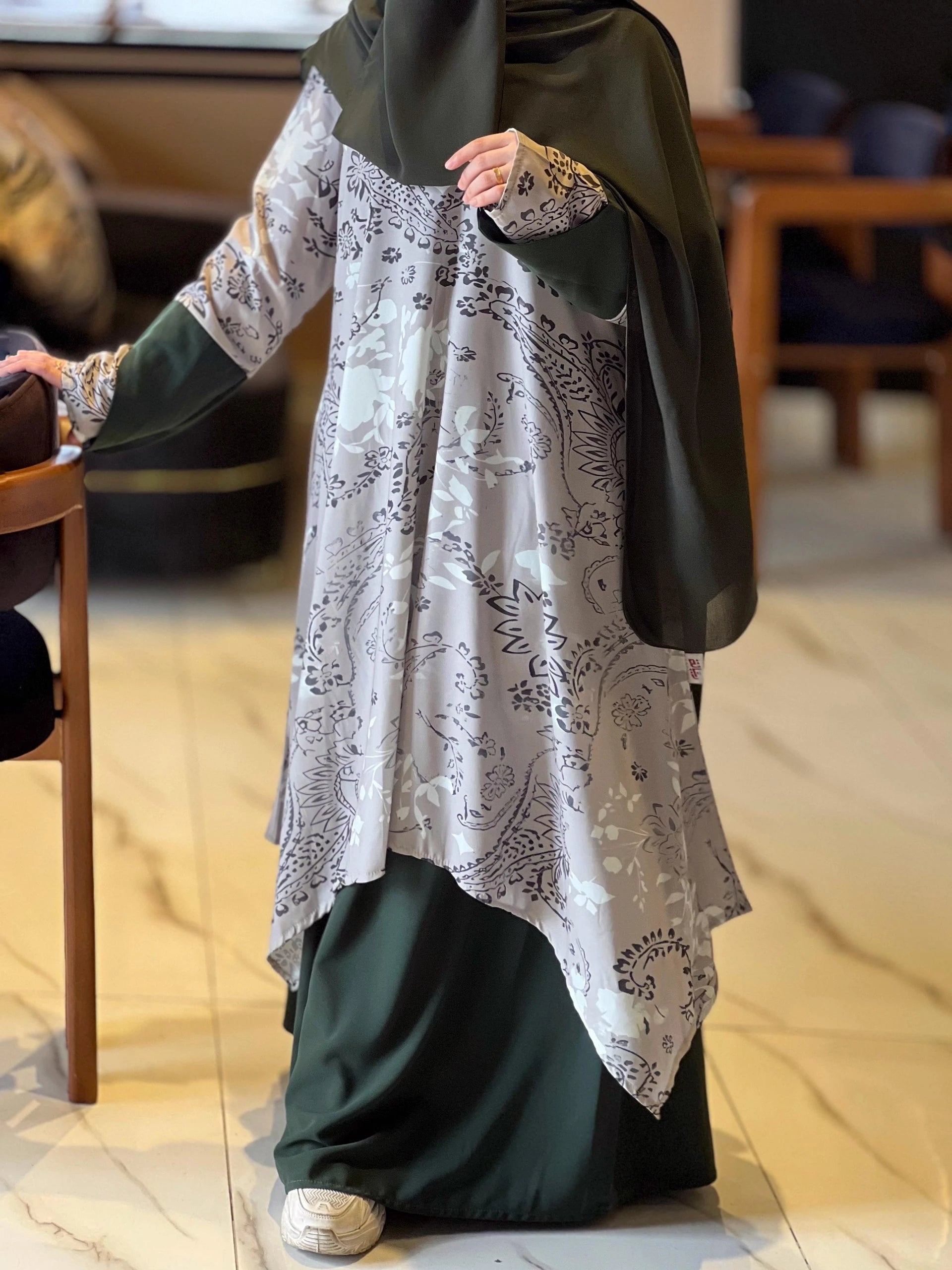 ادناء  ايثار