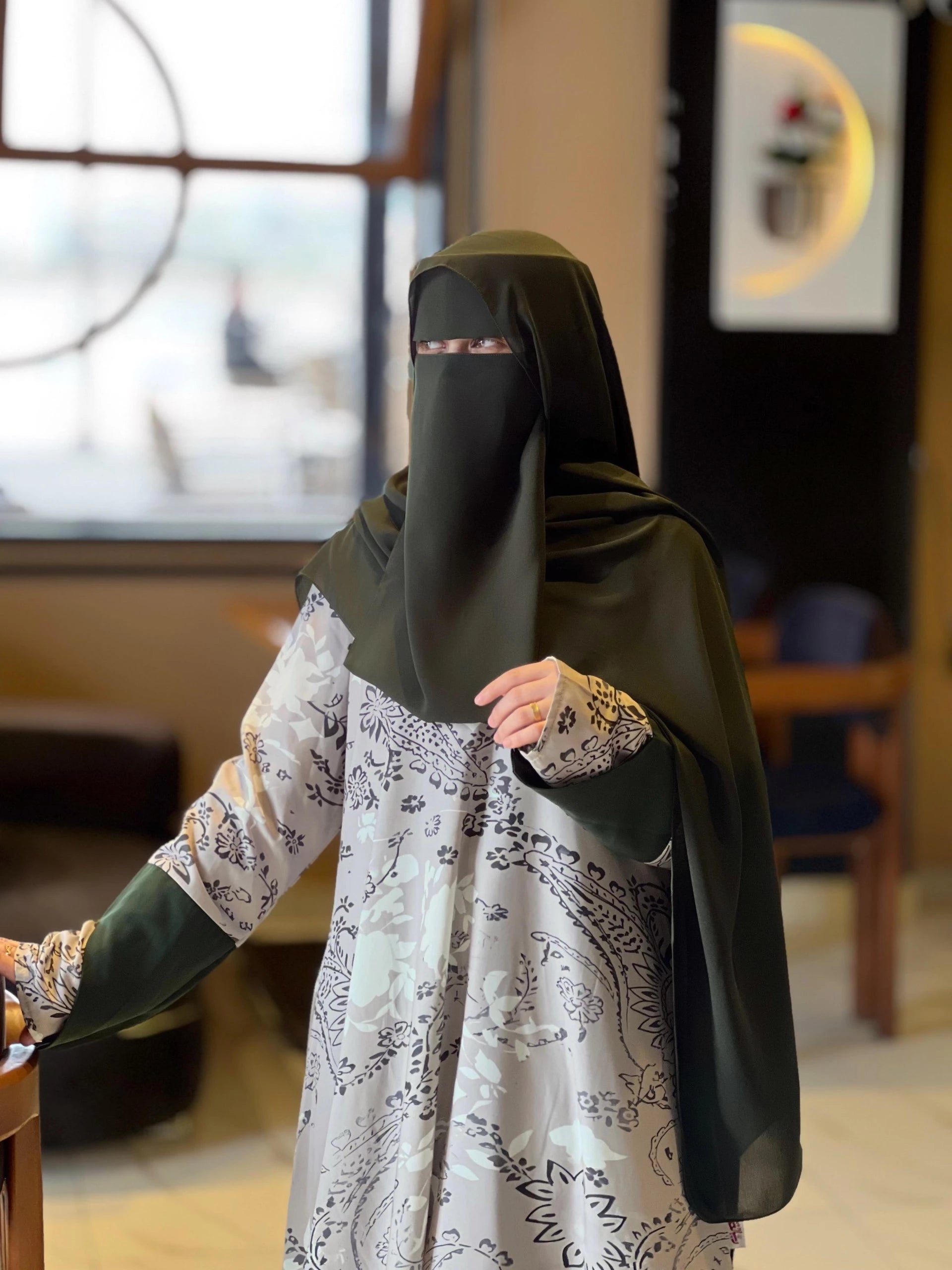 ادناء  ايثار