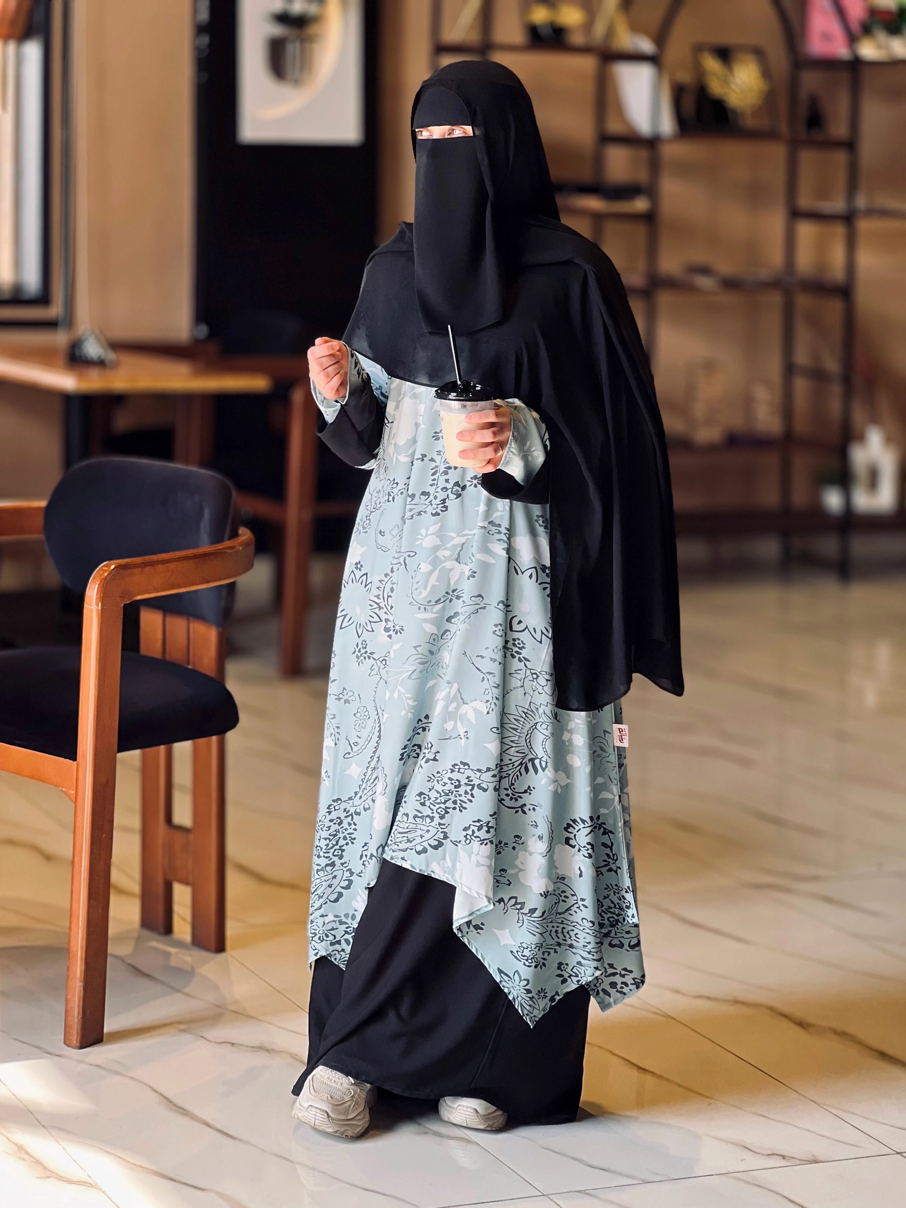 ادناء  ايثار